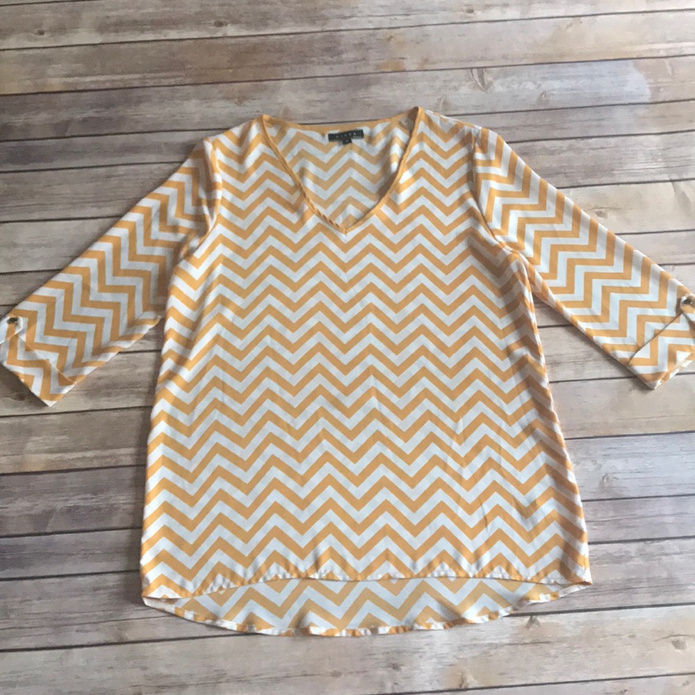 KIARA 3/4 SLEEVE HI LO GOLD WHITE CHEVRON TOP S